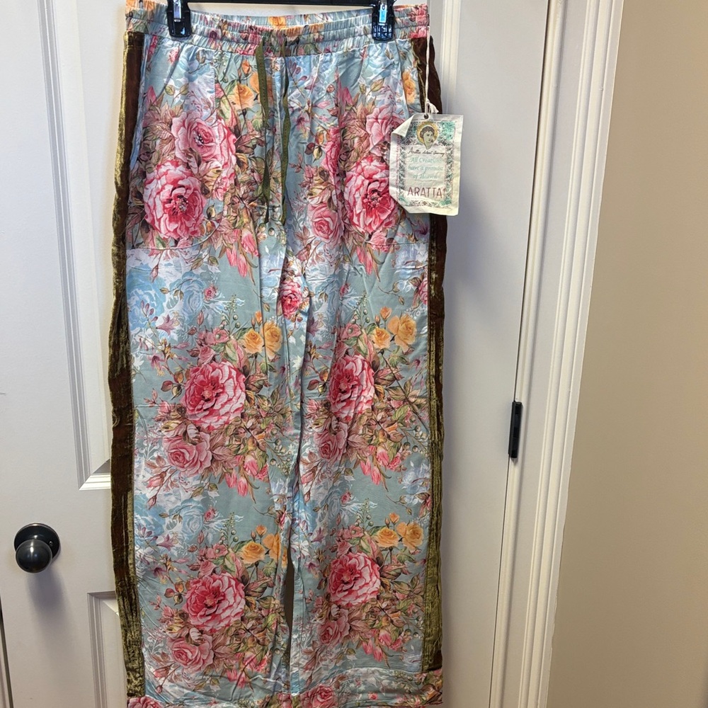 NWT Rose print pants with velvet strip